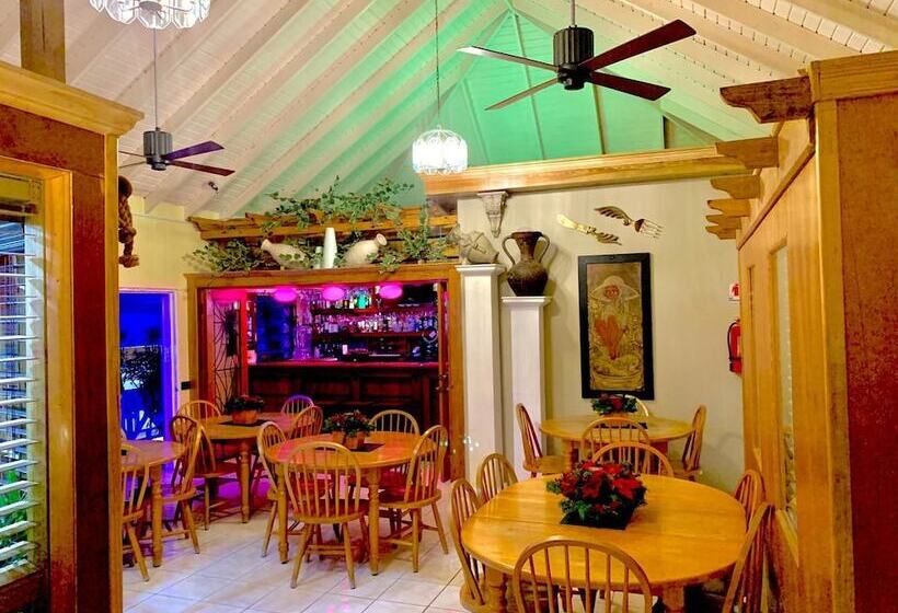 هاستل Seaview Inn