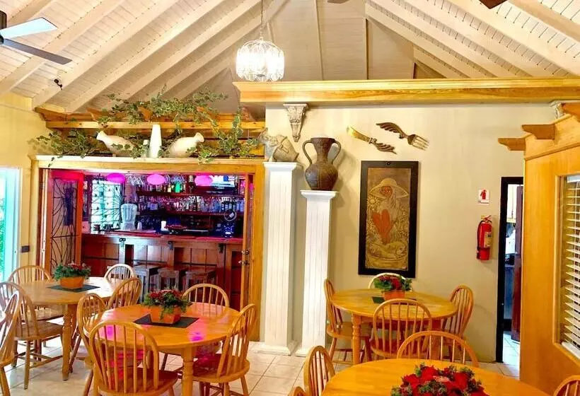 هاستل Seaview Inn