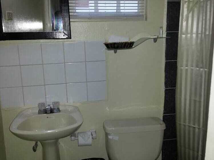 هاستل Seaview Inn