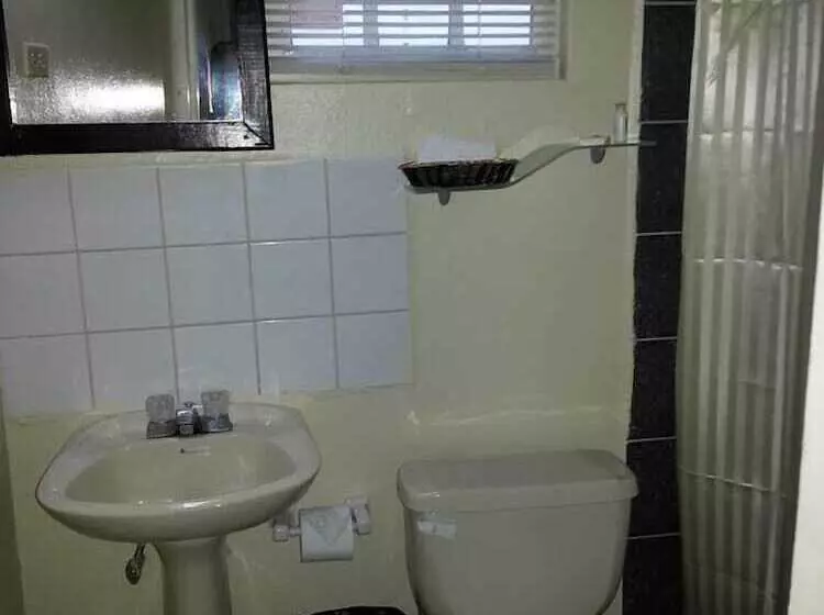 هاستل Seaview Inn