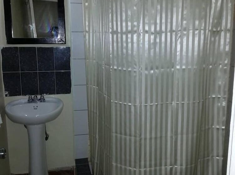 هاستل Seaview Inn