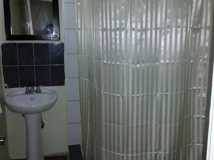 هاستل Seaview Inn