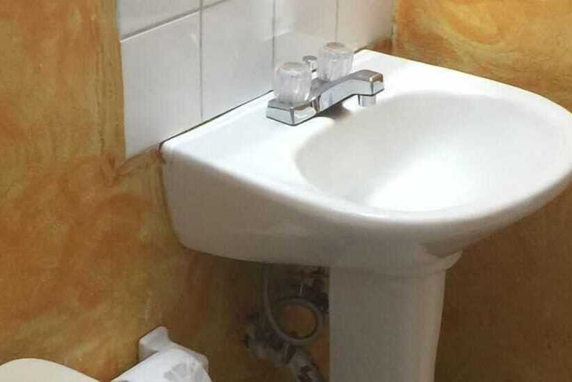 هاستل Seaview Inn