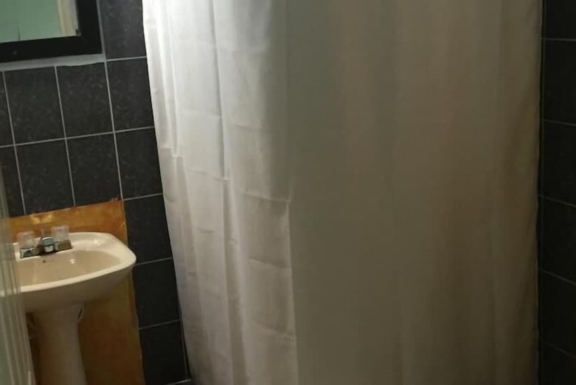 هاستل Seaview Inn