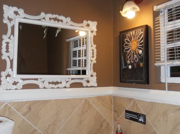 هاستل Seaview Inn