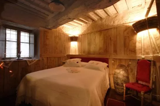 Bed and Breakfast Castellare De Noveschi Resort