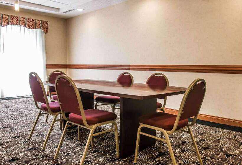 فندق Comfort Suites