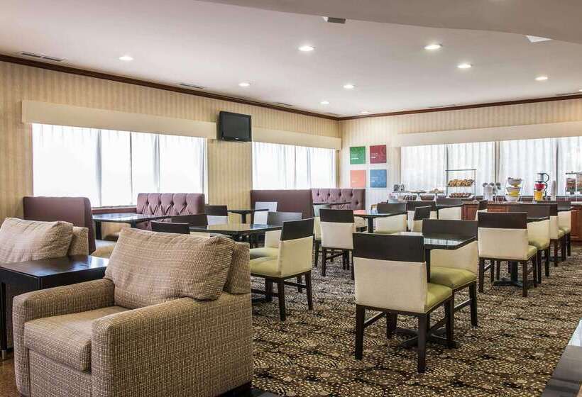 فندق Comfort Suites