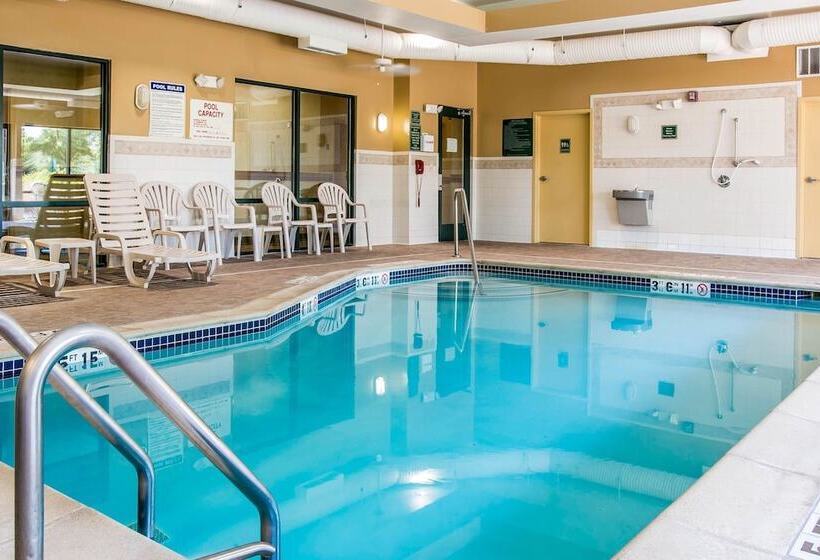 فندق Comfort Suites