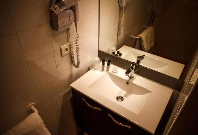 Отель Hôtel Mir