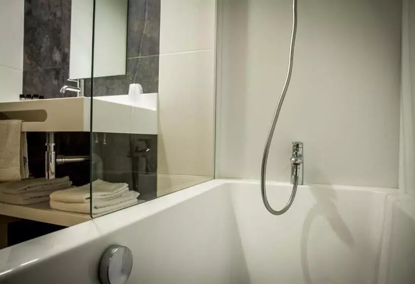 Отель Hôtel Mir