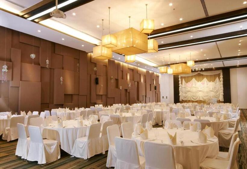 Kameo Grand Hotel & Serviced Apartment, Rayong