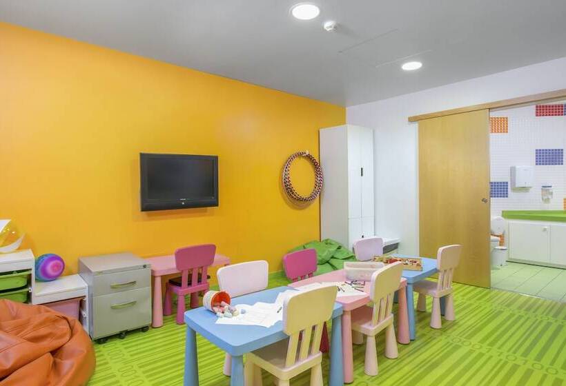 Hotelli Royal Sunset Beach Club