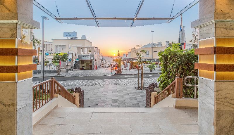 Hotelli Royal Sunset Beach Club