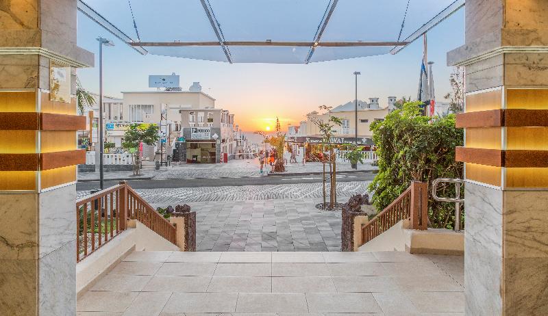 Hotelli Royal Sunset Beach Club