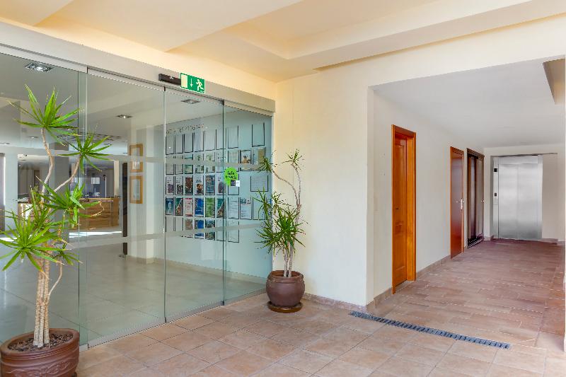 Hotelli Royal Sunset Beach Club