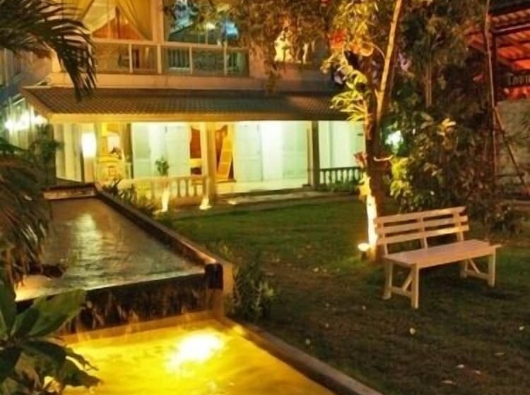 فندق The Legend Maeklong