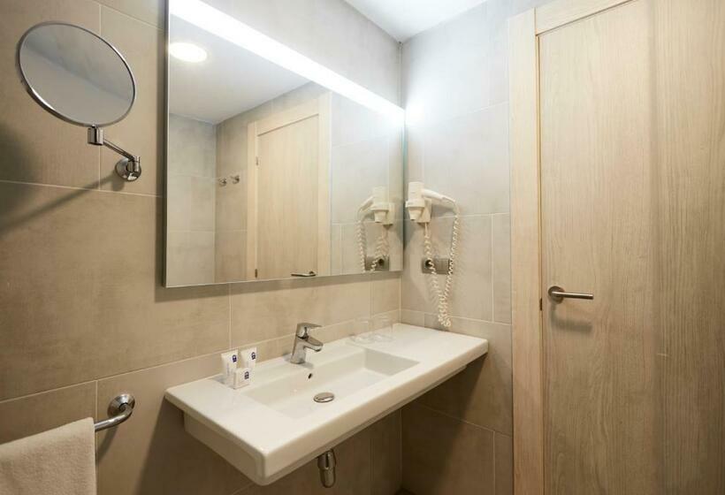 Invisa Hotel Club Cala Blanca