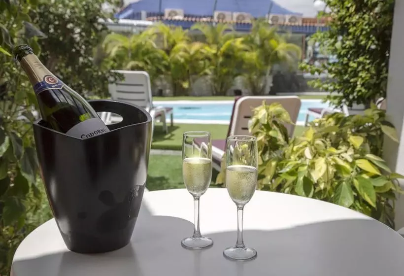 Beach Boys Boutique Resort - Gay Men Only