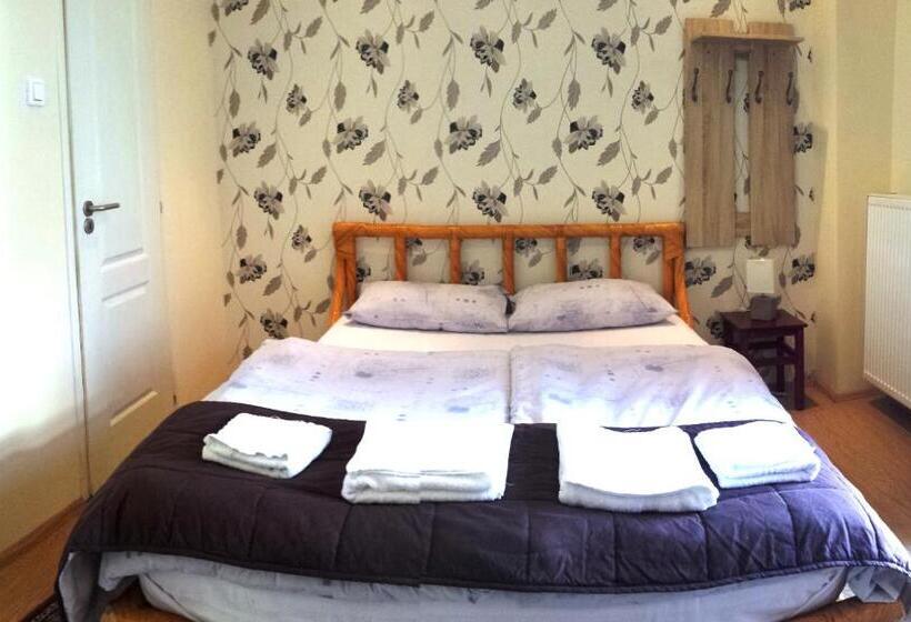 פונדק Garden House