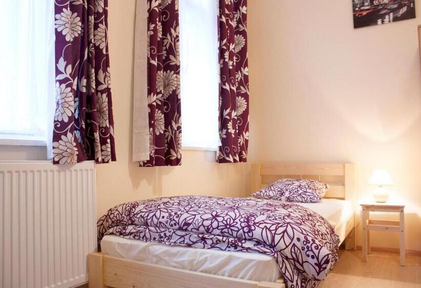 פונדק Garden House