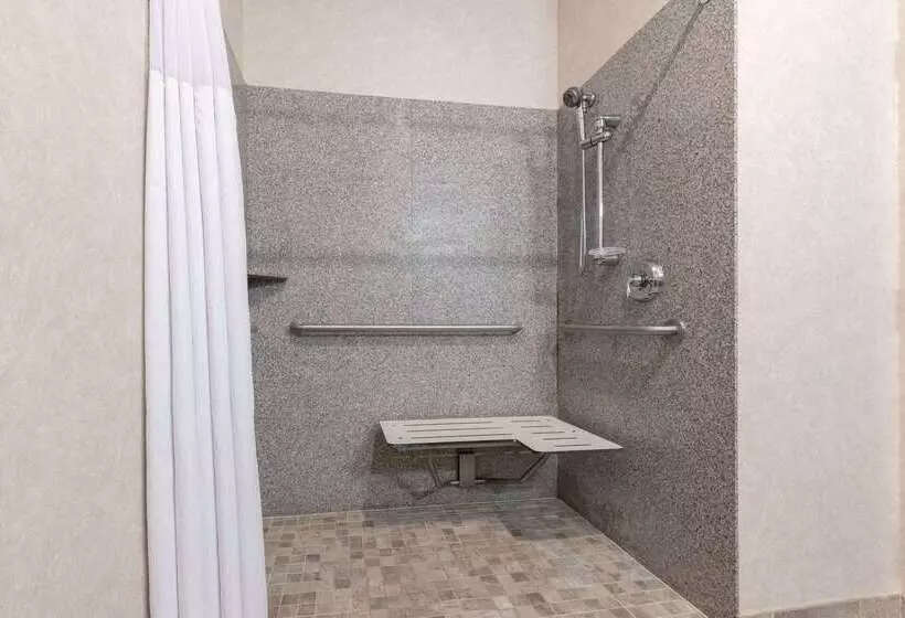 בית מלון כפרי Baymont By Wyndham Pratt