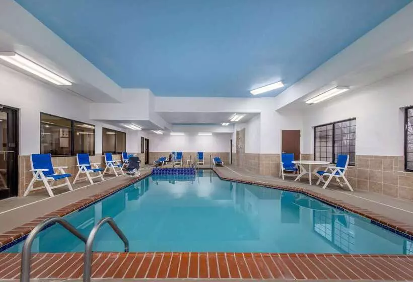 בית מלון כפרי Baymont By Wyndham Pratt