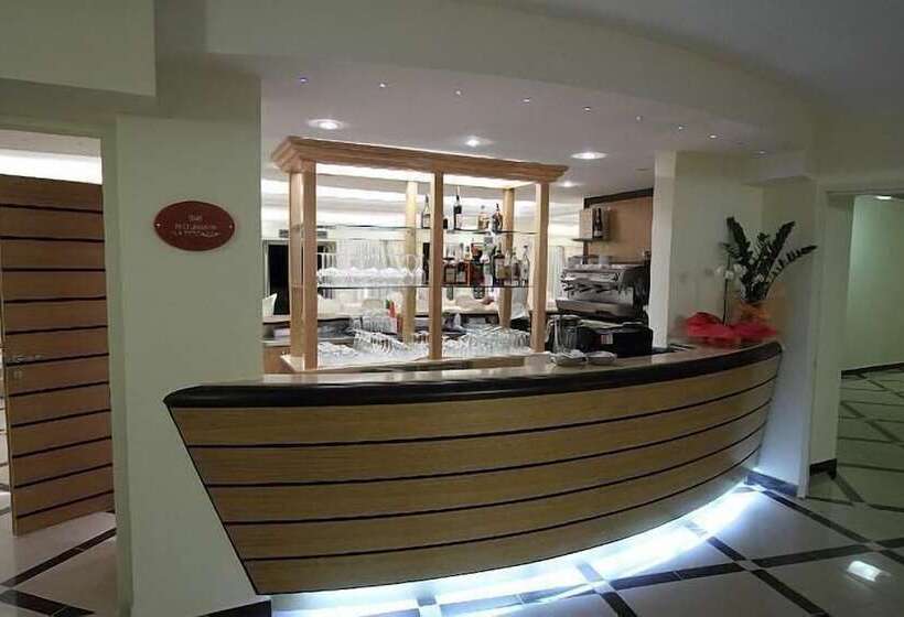 בית מלון כפרי Bouganville Palace