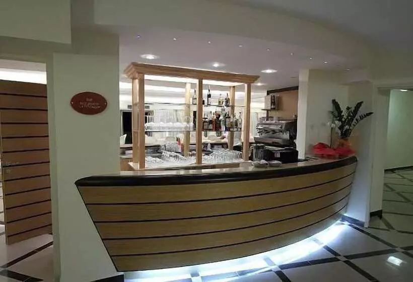 Отель Bouganville Palace