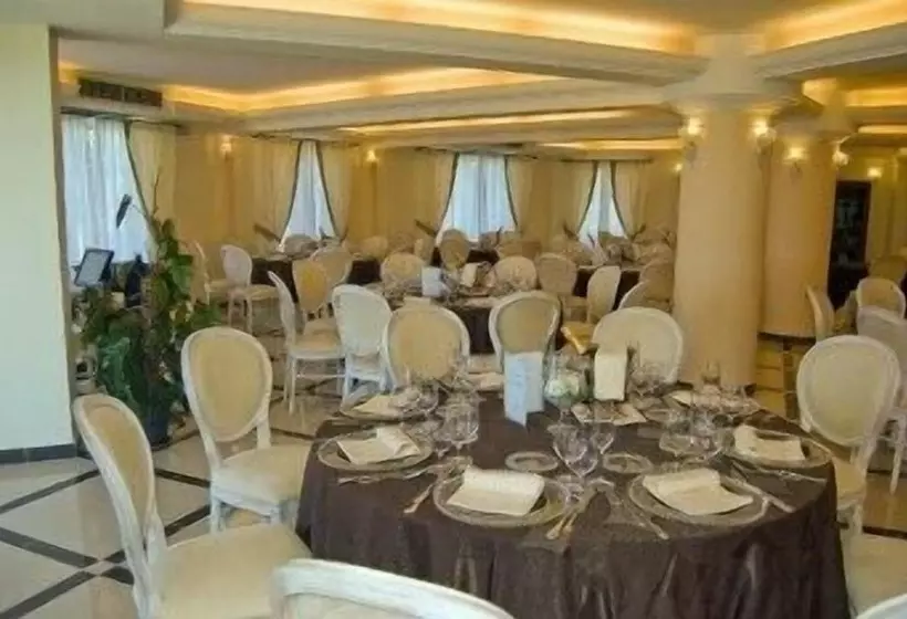 Отель Bouganville Palace