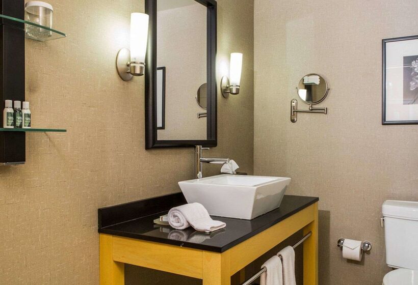 Cambria Hotel Traverse City