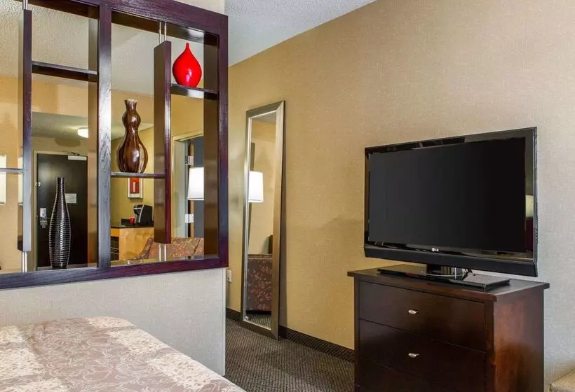 Cambria Hotel Traverse City