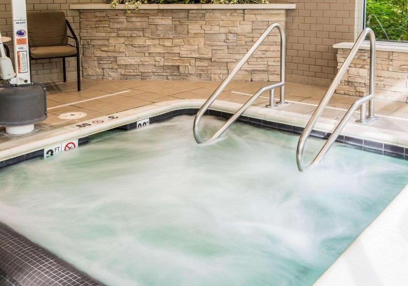 Cambria Hotel Traverse City