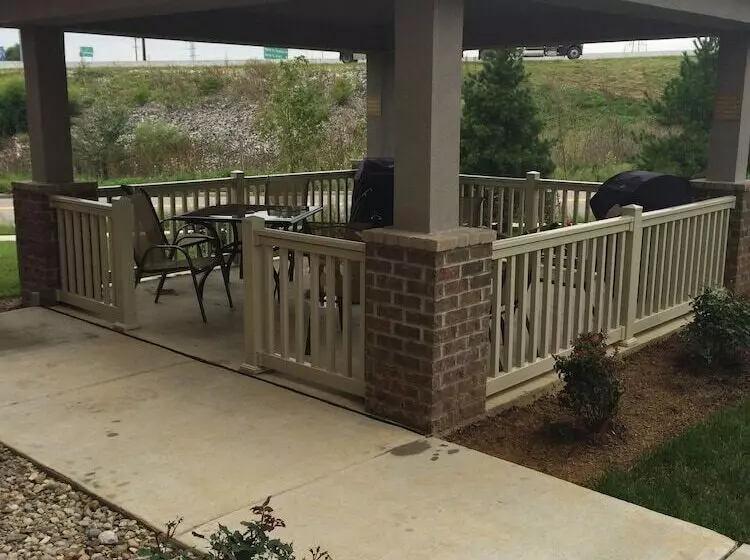 هتل Candlewood Suites Bloomington, An Ihg