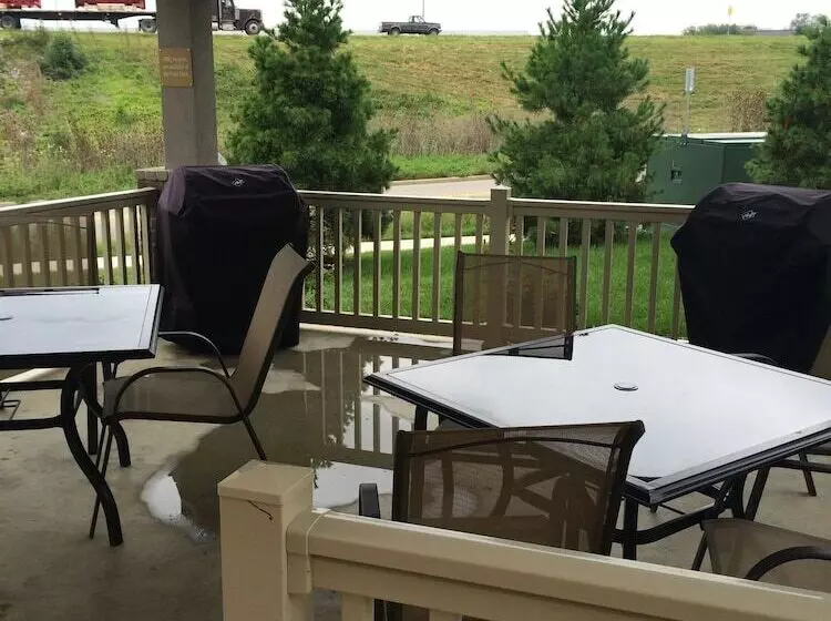 هتل Candlewood Suites Bloomington, An Ihg