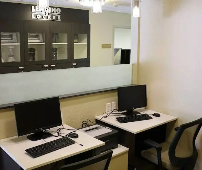 هتل Candlewood Suites Bloomington, An Ihg