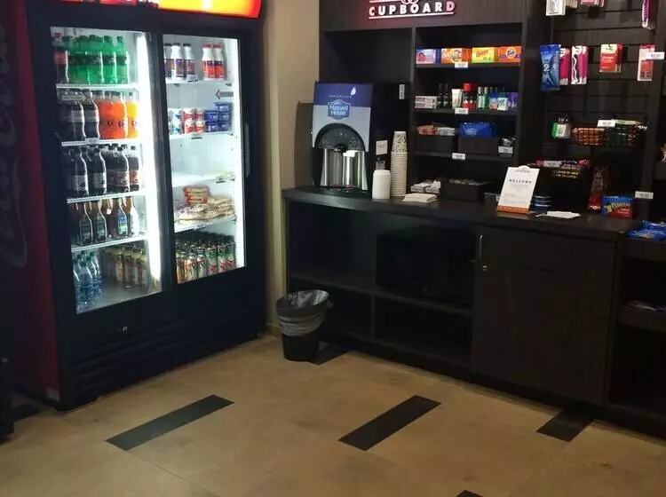 هتل Candlewood Suites Bloomington, An Ihg