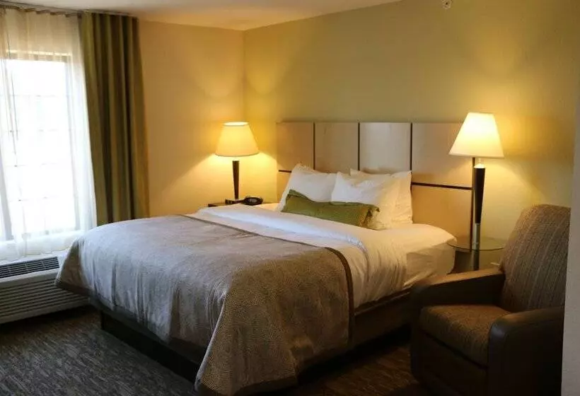 هتل Candlewood Suites Bloomington, An Ihg