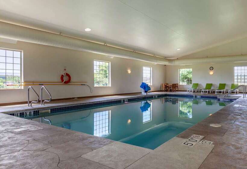 Отель Comfort Suites Delavan Lake Geneva Area