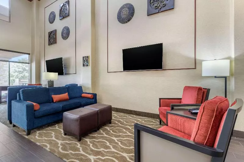 Отель Comfort Suites Pflugerville Austin North
