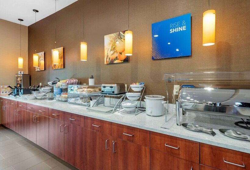 호텔 Comfort Suites West Indianapolis Brownsburg