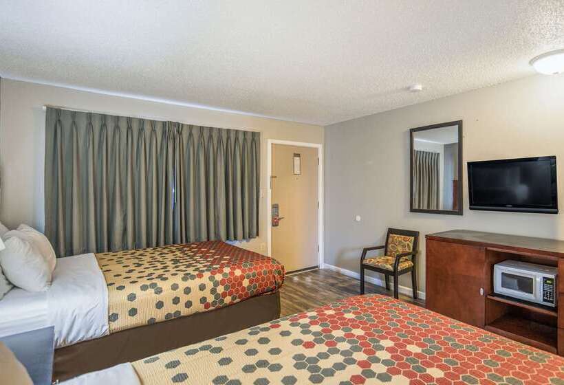 فندق Econo Lodge Inn & Suites