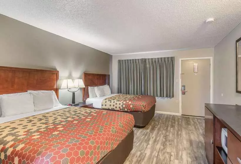 Отель Econo Lodge Inn & Suites