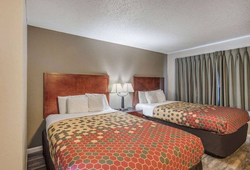 فندق Econo Lodge Inn & Suites