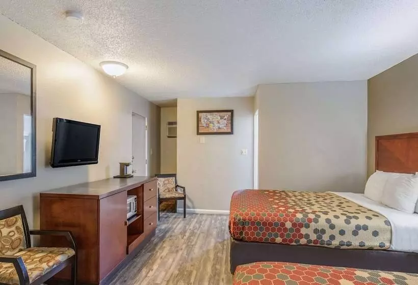 Отель Econo Lodge Inn & Suites