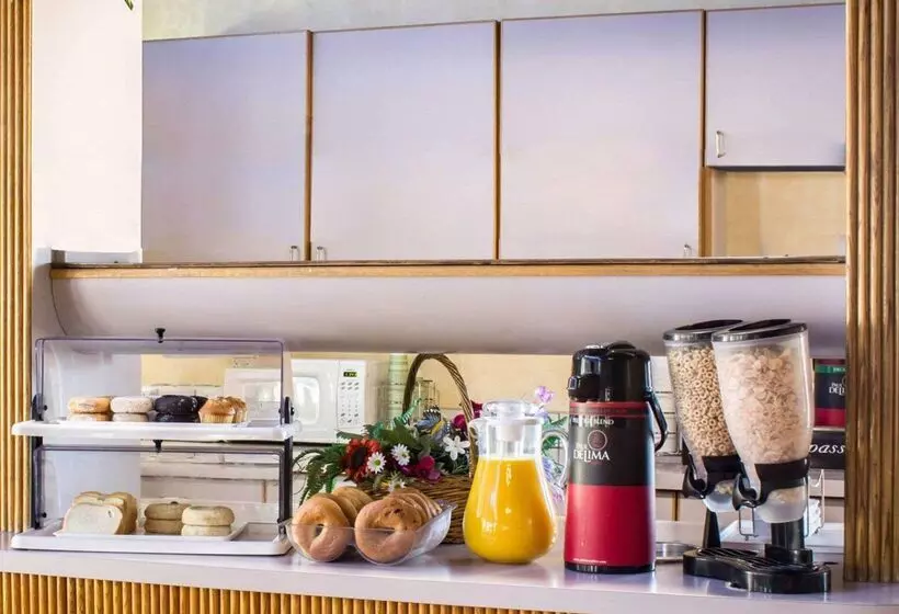 ホテル Econo Lodge Inn & Suites Colonie Center Mall