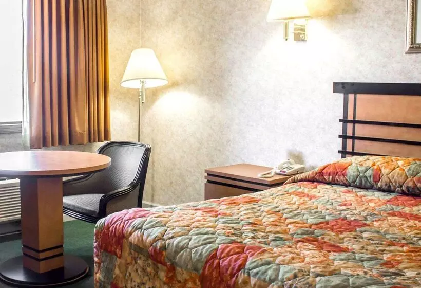 ホテル Econo Lodge Inn & Suites Colonie Center Mall