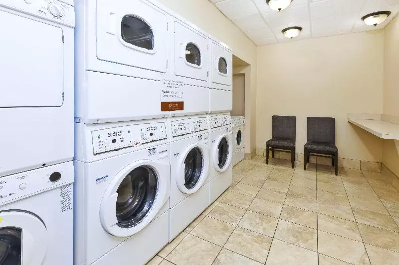 호텔 Staybridge Suites Lansing Okemos By Ihg