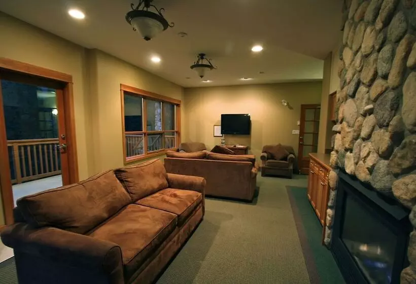 酒店 The Pinnacle Lodge