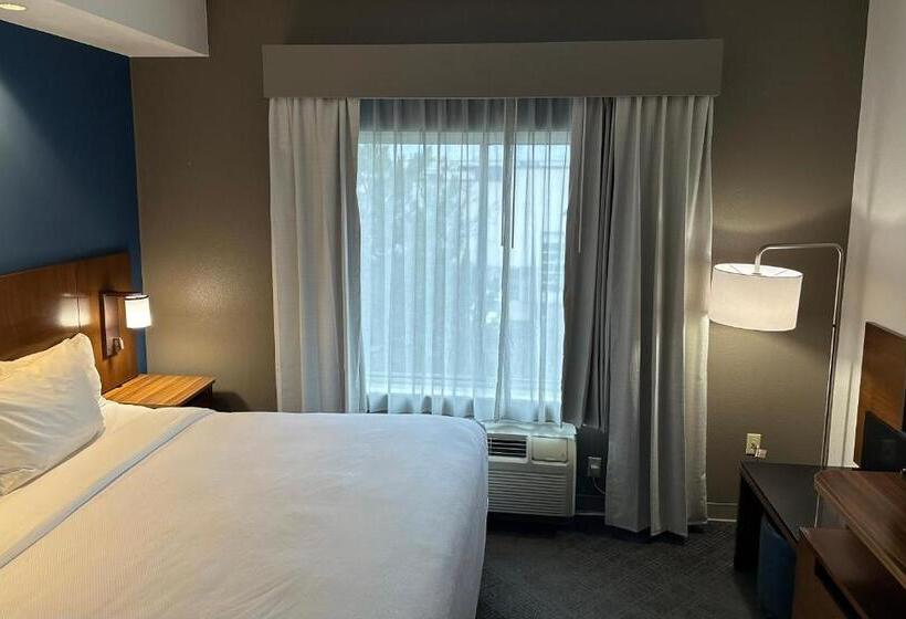 هتل Comfort Inn & Suites Akron South